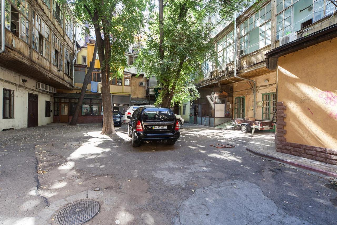 Appartement Goodrest On Deribasovskaya à Odessa Extérieur photo